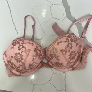 Victoria’s Secret push up bra. Never worn.